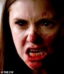 E dinte veten për vampire, 22-vjeçarja e fiksuar pas filmave plagos keq të  dashurin