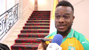 Hésitant entre les sélections française et ivoirienne, maxwell cornet qui possède la double nationalité a opté pour les eléphants de côte d'ivoire, le lundi 3 avril 2017. Cote D Ivoire Cornet Chercher Une Place Pour La Coupe Du Monde 2022