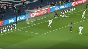 Psg y bayern múnich no le fallaron a todos los espectadores del mundo, que querían ver cómo saldría el mejor encuentro de los cuartos de final de la psg, pese a ganar el partido de ida, salió en su campo por otro triunfo contra el actual campeón de la competición. Choupo Moting Verhindert Tor Fur Psg So Lacht Das Netz Eurosport