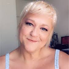 Deidre Hurst's Instagram, Twitter & Facebook