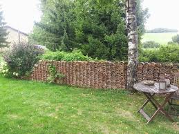 Stapelmuur Van Dakpannen Google Zoeken Steinmauer Garten Gartenmauern Garten Landschaftsbau