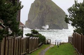 Haystack Rock Cannon Beach At High Tide Cannon Beach