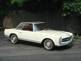 The Mercedes Benz 230sl Manufactured From 1963 1967 In The 1975 Film Shampoo Starring Warren Beatty Julie Christie S Mercedes Benz Classic Cars Mercedes