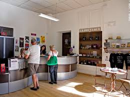 L'office de tourisme communautaire est en charge de la promotion de l'offre de l'ensemble du territoire de carcassonne agglo (83 communes) : Office De Tourisme Grand Carcassonne Antenne Minervois