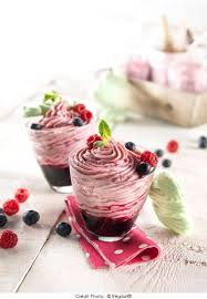 Mousse De Framboises Sur Une Gelee De Cassis A La Violette Meringue Mentholee Mousse Framboise Framboise Et Gelee De Cassis