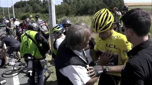 Quelques minutes après l'énorme chute qui avait mis au sol une grosse partie du peloton, beaucoup de coureurs ont été impliqués dans une nouvelle chute impressionnante à quelques kilomètres de l'arrivée de la première étape du tour de france. Buzz Of The Day Massive Crash Caida Chute Stage 3 Anvers Huy Tour De France 2015 Youtube