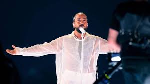Slimane atteint de gynécomastie : quelle est cette maladie qui a handicapé  l'artiste ?