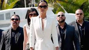 After he is murdered, she must go on the run and she begins her journey that will lead her to become the powerful and wealthy queen of the south. Queen Of South Staffel 5 Handlung Trailer Netflix Start Film Tv