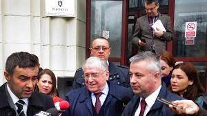 Procurorii au dispus începerea urmăririi penale cu privire la faptă sub aspectul săvârşirii infracţiunilor de zădărnicire a combaterii bolilor şi falsificarea şi substituirea de alimente sau alte produse, informează parchetului de pe lângă înalta curte de casaţie şi justiţie (pîccj). Inalta Curte De CasaÅ£ie Si JustiÅ£ie Retrimite Dosarul RevoluÅ£iei La Parchetul Militar