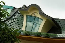 Different from athens' new acropolis museum, this awesomely unusual building was designed by architect szotnyscy zaleski and built in 2004. Krzywy Domek Mind Blogging Crooked House In Poland Design Swan