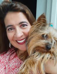 🎯Amo los perritos y ellos (ellas) me aman. Aquí con Peter Simon (que  ocurrente nombre) pero el dueňo no leyó mi libro "La magia de tu nombre" y  es renegonchito, pero conmigo,