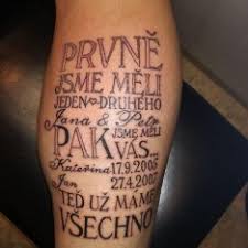 Tetování je považováno za vizuální umění a mnoho fanoušků tohoto umění vyjadřuje své „já pomocí symbolů a kreseb: Pismo Tetovani Tattoo