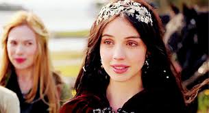 9 reasons you should watch the addicting new show Reign