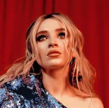 Sabrina carpenter (born may 11, 1999) is an american based singer and actress. Sabrina Carpenter Bio Wiki Age Net Worth Boyfriend Height Nationality