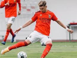 Benfica page) and competitions pages (champions league, premier league and more than 5000 competitions from 30+ sports. Legiosok Csoboth Kevin Visszatert Es Dontott A Jovojerol Nso