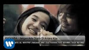 E b c#m memang kau bukan yang pertama bagiku a g#m f#m b pernah satu hati mengisi hidupku dulu e b c#m dan kini semua kau katakan padaku a g#m f#m b jangan ada dusta di antara kita kasih. Lirik Lagu Jangan Ada Dusta Di Antara Kita Oleh Angkasa Cari Lirik Lagu Di Wowkeren Com