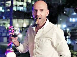 El alcalde de recoleta, daniel jadue, afirmó que todos los cuestionamiento que han recibido sobre su liderazgo político están apuntados a su militancia al partido comunista. La Lujosa Vida Del Ex Presidente Del Futbol Chileno En Miami Luego De Delatar A Los Involucrados En El Fifa Gate Infobae