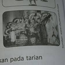 Sekian sobat pembahasan dari rumussoal.com wawasan tentang pola lantai. A Tuliskan Nama Tarian Daerah Yersebut B Tuliskan Properti Yang Digunakan Pada Tarian Brainly Co Id