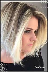 Chanel Blonde con Black Mechas: Un estilo moderno que conquistó las  pantallas de cine