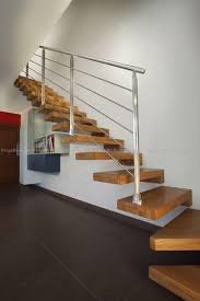 epingle par gaynell reyno sur stairs escalier bois escalier suspendu escalier