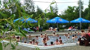 Ocna sugatag 1 vakantiehuis, 40 m² 6 personen, 2 kamers, 1 badkamer. Bazinul Cu Apa Sarata Din Incinta Complexului Turistic Lacul Sarat Picture Of Complex Turistic Lacul Sarat Ocna Sugatag Tripadvisor
