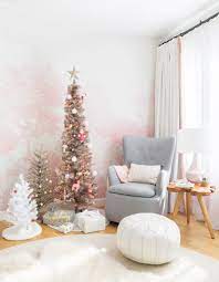These 28 Tiny Christmas Tree Ideas Are Perfect If You Have No Space Small Christmas Trees Decorated Christmas Apartment Mini Christmas Tree