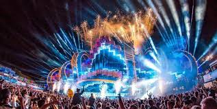 Electric love, das wohl schönste festival europas electric love wird alles menschenmögliche tun, dass es im sommer 2021 möglich sein wird, wieder auf unserem #colorfulplayground feiern zu können. Electric Love Festival 2019 Die Ersten Infos Tracklist Club