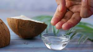 Coconut Oil Benefits: क्या चेहरे पर लगाना चाहिए नारियल तेल? जानें स्किन केयर से जुड़ी कुछ बातें | Benefits of applying coconut oil on skin