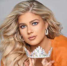 Victoria Ethridge's Instagram, Twitter & Facebook