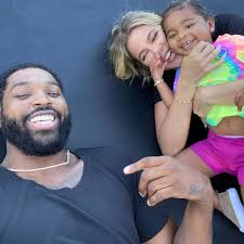 The snap showed her posing with a massive ring on that finger. Kim Kardashian Congratulates Tristan Thompson On Boston Celtics Deal E Online Deutschland