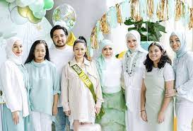 Looking forward for the big day. Izara Aishah Selamat Melahirkan Bayi Perempuan Tok Ti Luah Rasa Syukur Alhamdulillah Makin Bertambah Ahli Keluarga Kita Hiburan Mstar