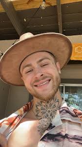 Seeking a room to rent from Wednesday to Monday morning. I'm employed at  Saltwater Grille and looking for a temporary place to stay while I find a  permanent home for my son