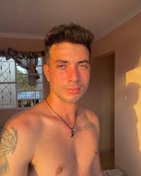 Old Shot, old times 📷 #march #sunset #home #tattoo #young #cuba  #havanacuba #havanacity #selfie #instagram #instagood #afternoon #eyes  #window #shadow #relax #looking #peaceandlove #reggaelife #friends  #engineer #natural #apple #applecamera #btc #aries