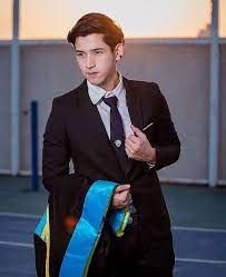 ขอแสดงความย นด ก บน กแสดงฝ ม อด น องปล ก สว เดน ทะสานนท จบการศ กษาระด บปร ญญาตร คณะบร หารธ รก จ เอกบร หารธ รก จระหว างประเทศ มหาว ทยาล ยหอการค า สว เดน ม นาคม