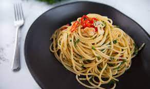 Spaghetti Aglio Olio E Peperoncino Recipe From Everyday Gourmet With Justine Schofield Recipes Chilli Pasta Health Dinner