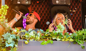 Kat kerkhofs, tom lenaerts, jonas geirnaert en lukas lelie. Dries Mertens En Kat Kerkhofs Amuseren Zich Op Tiktok Showbizz Hln Be