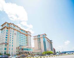 Şef bola ahmed adekunle tinubu (29 mart 1952 doğumlu), nijeryalı bir politikacı ve tüm aşamalılar kongresi.1 daha önce lagos eyaleti. We Are Owners Of Oriental Hotel Lagos Not Tinubu Wempco Group Condemns Attack On Property Global Excellence Online