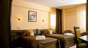 Am realizat un videoclip filmat in bazinul de apa dulce cu hidromasaj cu imagine din bazin subacvatic si la suprafata apei. Hotel Apollo Wellness Club