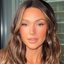 Michelle Large's Instagram, Twitter & Facebook