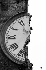 Time Quake Roberto Serra Half Of A Clock Face On Modenesi S Towers Of Finale Emilia Destroye Photographie Noir Et Blanc Noir Et Blanc Photo Noir Et Blanc