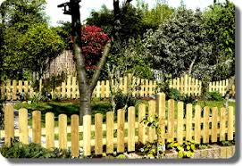 Der gartenzaun verbindet funktionalität mit optik. Ihr Gartenzaun Aus Holz Zaunfelder Tor Tur Sichtschutz Staketen