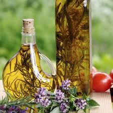 Two Methods To Make Herbal Vinegar Rosemary blomstrer som en flerarig busk i varmere klima, og som en arlig i omrader hvor vinteren bringer frysende temperaturer. two methods to make herbal vinegar