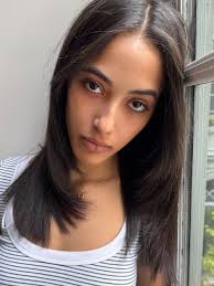 Esther Santos's Instagram, Twitter & Facebook