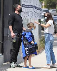 Meanwhile, jennifer garner looks in. Ben Affleck And Jennifer Garner Catch Up At Their Son Samuel S Swimming Class Latest Celebrity News