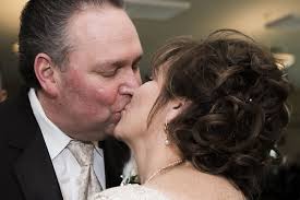 Two families -- donor and recipient -- celebrate gift of life during  marriage renewal ceremony in Clio