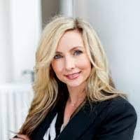 Kerri Curtis's Instagram, Twitter & Facebook