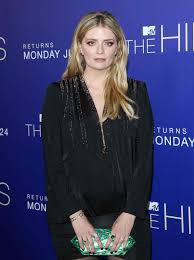 ミーシャ・バートン、社会から処女喪失を迫られているように感じていたと告白 - FRONTROW