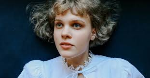 Sara Wolff Unveils New Single 'Lost in Your Neighbourhood'