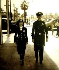 Lapd Policewoman Officer On Foot Beat Los Angeles Police Department Police Women Police Uniforms