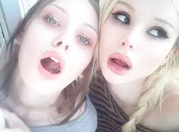 𝒸𝒽𝓁𝑜𝑒 𝓈𝓅𝑒𝓃𝒸𝑒